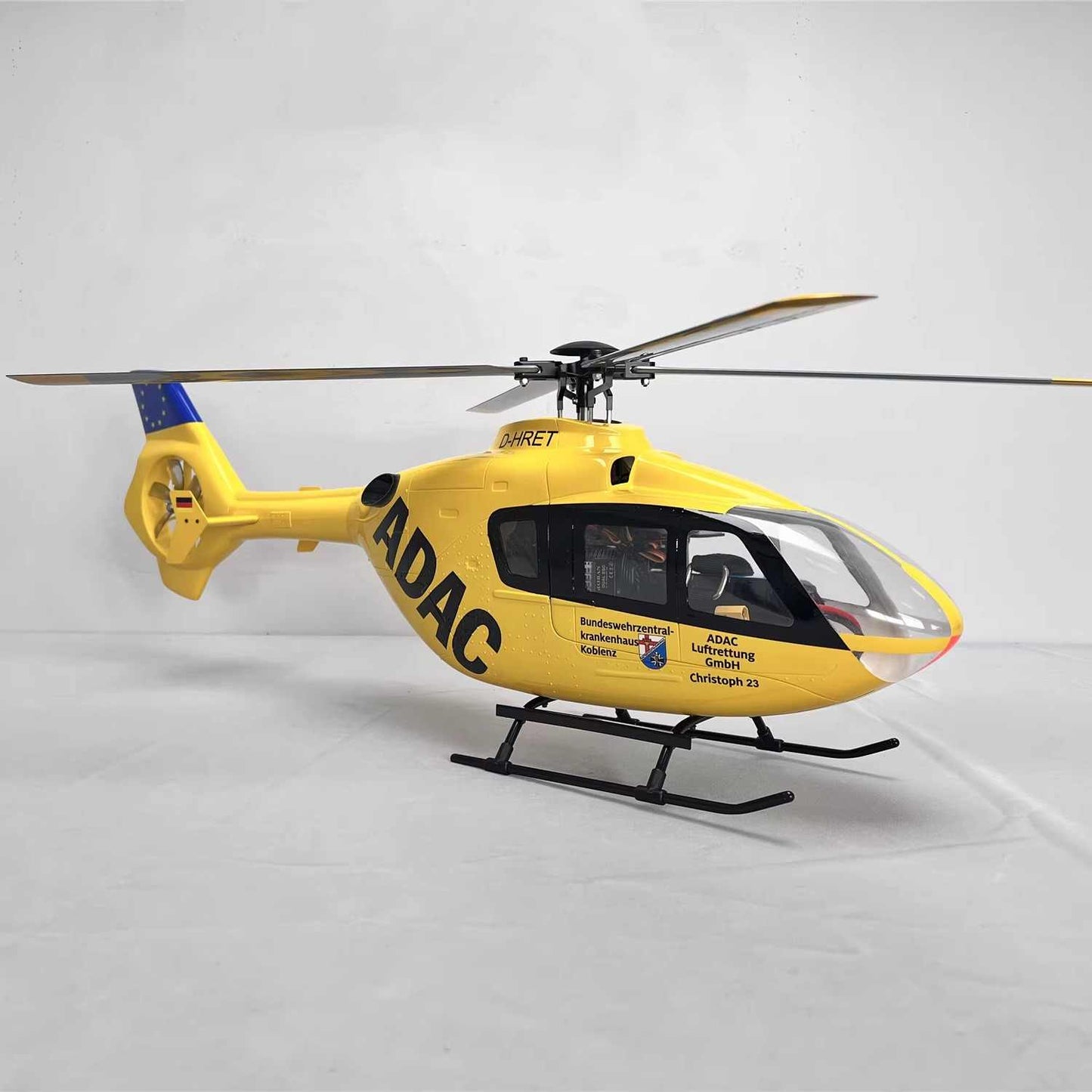 FLYWING EC135 RC Helicopter 470 Scale 6CH RTF with GPS H1 Flight Controller 4 Blade Rotor PNP/RTF Version Helicopter